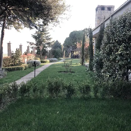 Grandma's Wonderland Kır Evi